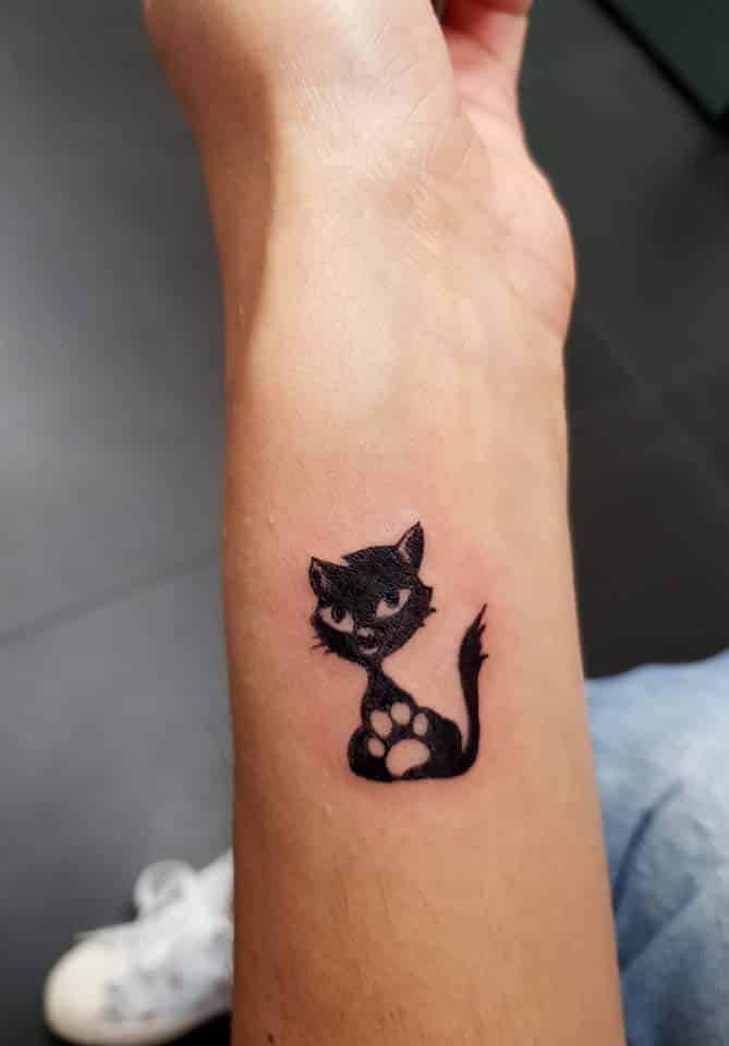 Les petits tatouages minimalistes chat